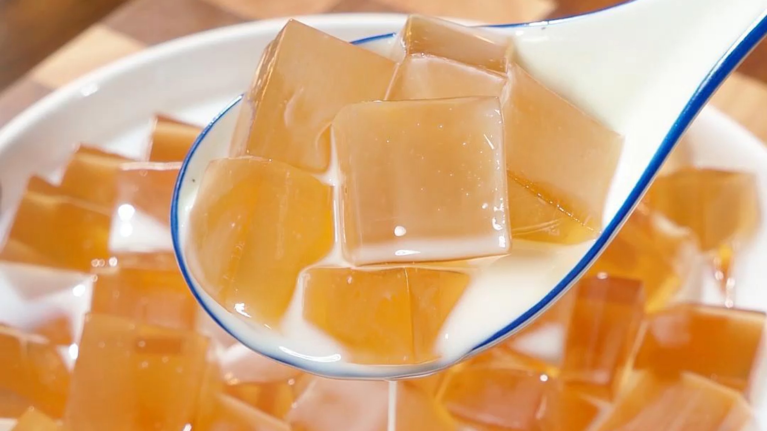 这个海底椰雪梨膏，外面要十几块一碗，花一样的钱在家能做十几碗