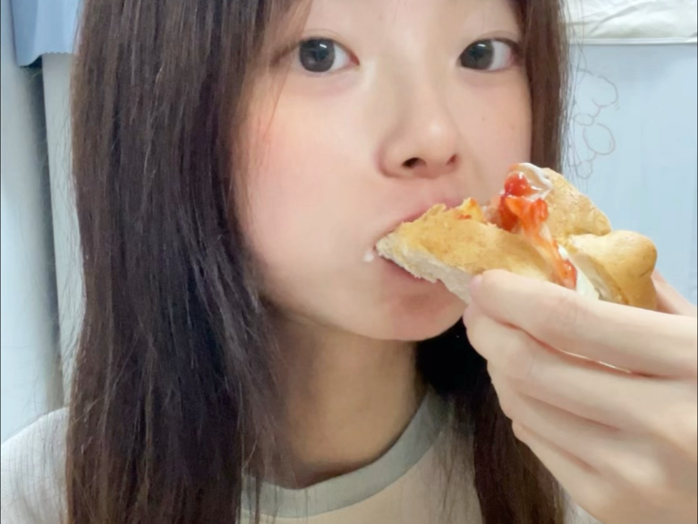 asmr助眠咀嚼音学习白噪音-沉浸式吃薯条鸡柳年糕三合一-自制