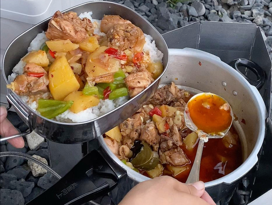 露营突遇冰雹，自搭客厅做地锅鸡邀请老朋友～