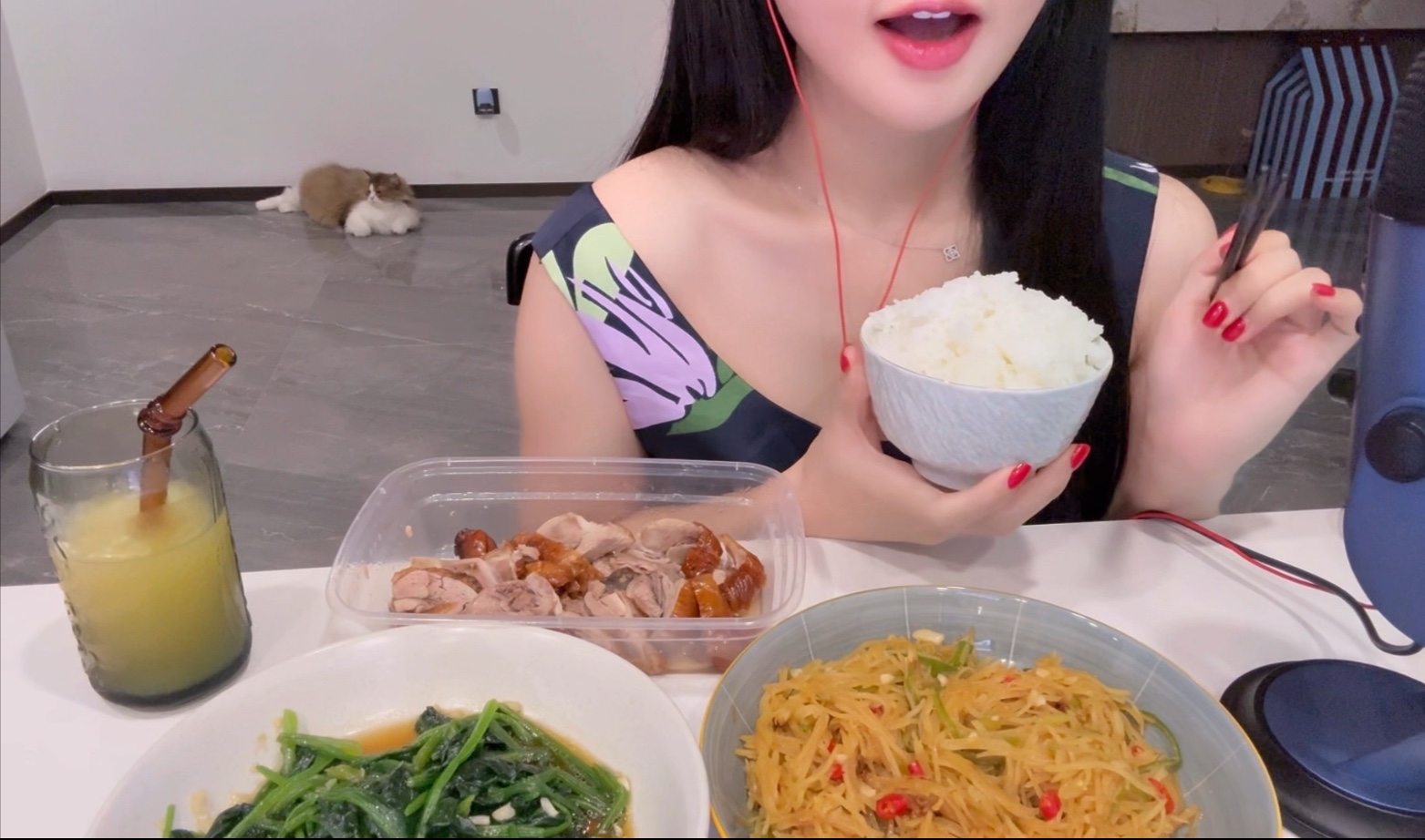 口服的烛光晚餐 吃家常菜食音 轻语有人声