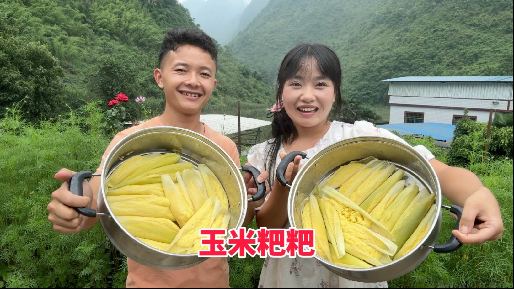 雨天在家做玉米粑粑，第一次做没想到成功了，软糯香甜味道浓郁