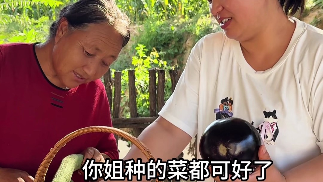 谁说这个夏天茄子吃够了的，试试做这个香辣茄子包，香迷糊你