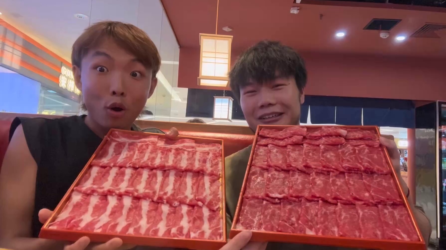 【大胃袋养成计划！】和大韩同学猛攻寿喜烧自助，老板：危！
