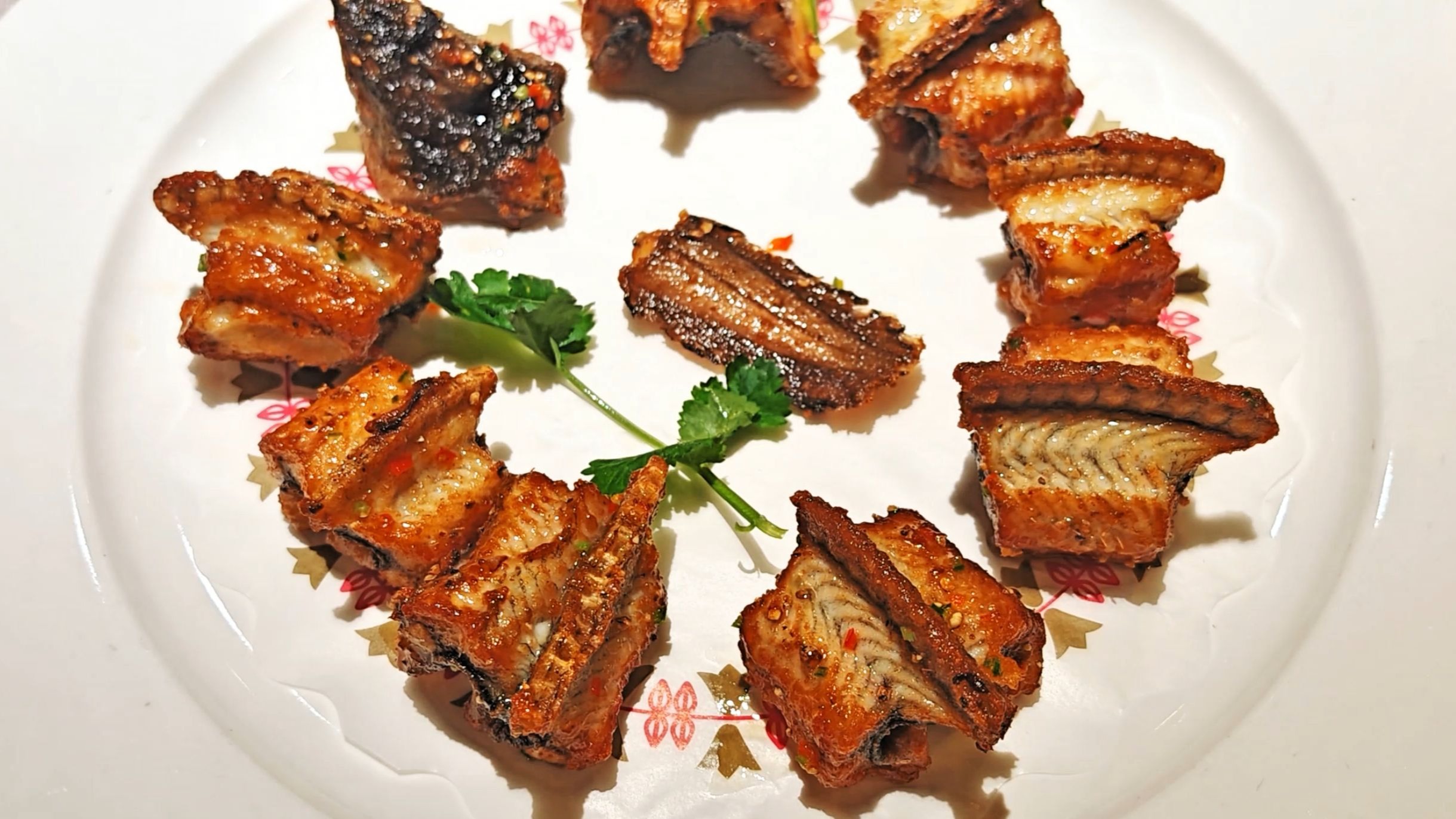 海珠很靠谱的平靓正粤菜，一道椒盐反骨鳝惊艳全场，经典檀香骨和