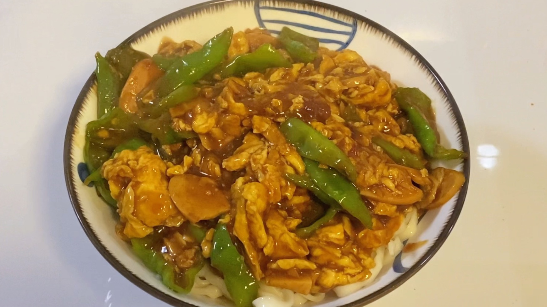 简简单单辣椒鸡蛋拌面～