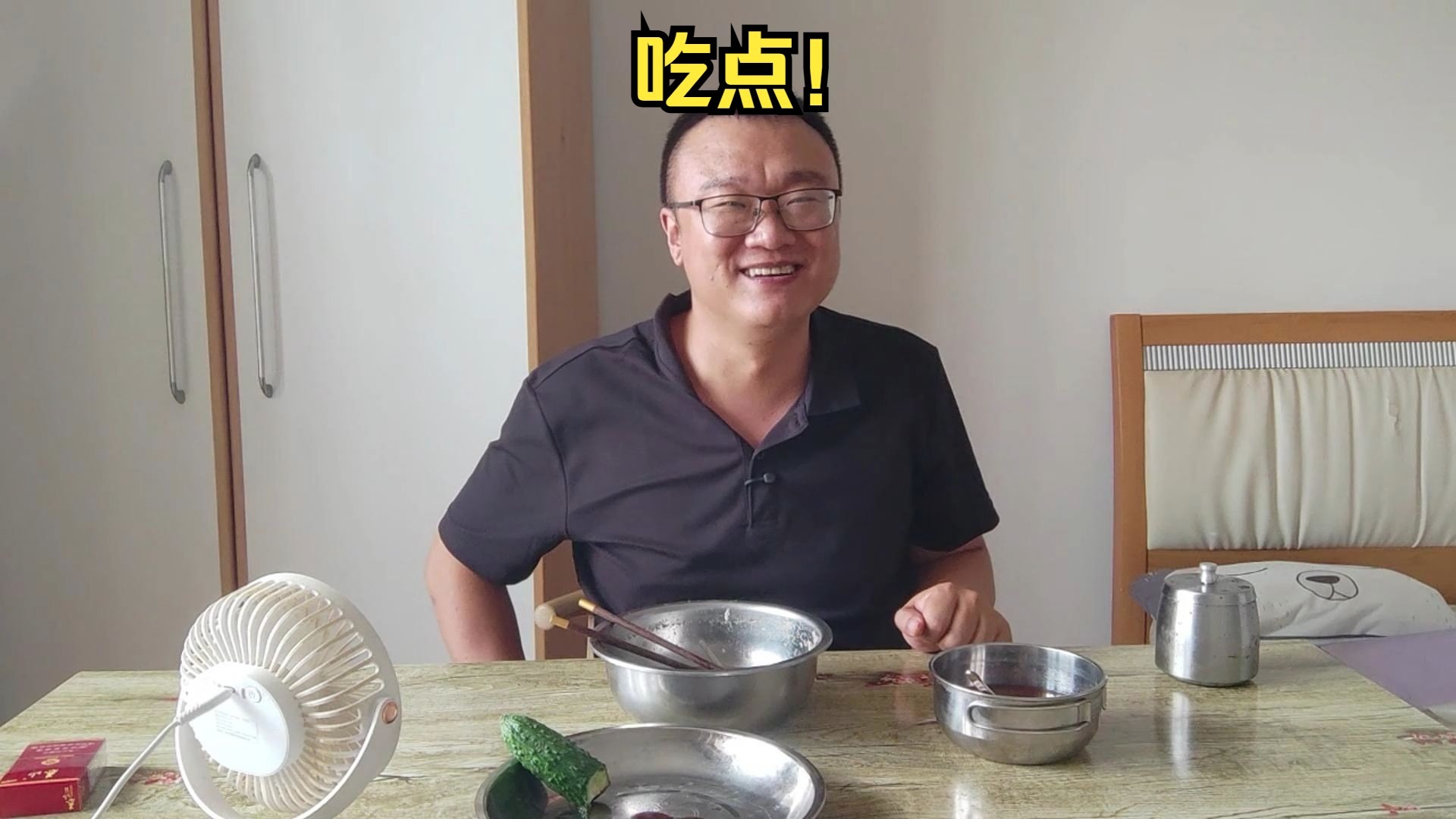 叽里咕噜想啥呢！快吃啊！