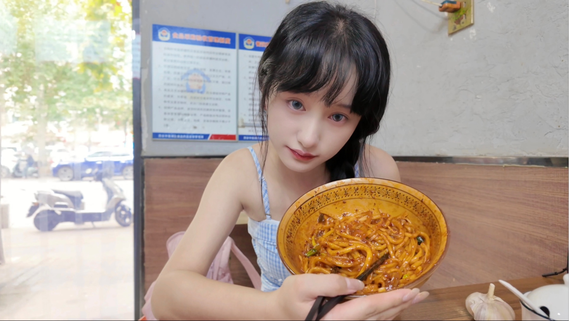 陕西人到底怎么拒绝这碗面: 去吃老妹推荐滴大学门口三合一扯