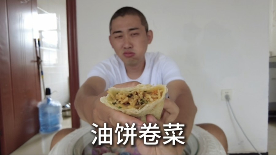 爱做面食的河南女友做油馍卷菜，吃了三张饼，又吃撑了！