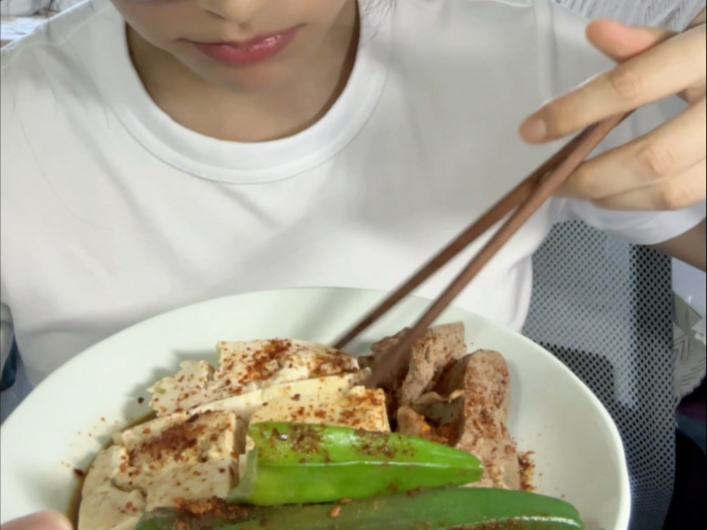 今天吃秋葵猪肝大豆腐，超好吃