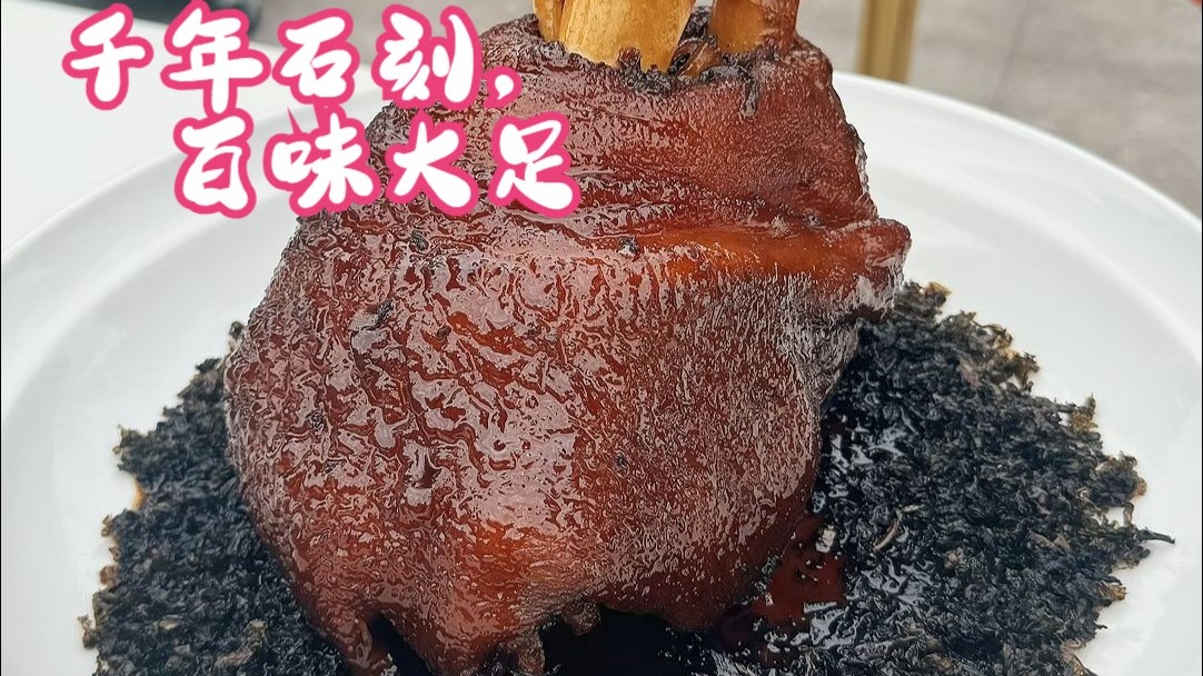 今天带罗经理参加美食大赛，美食多到眼花缭乱，小罗却说没吃够