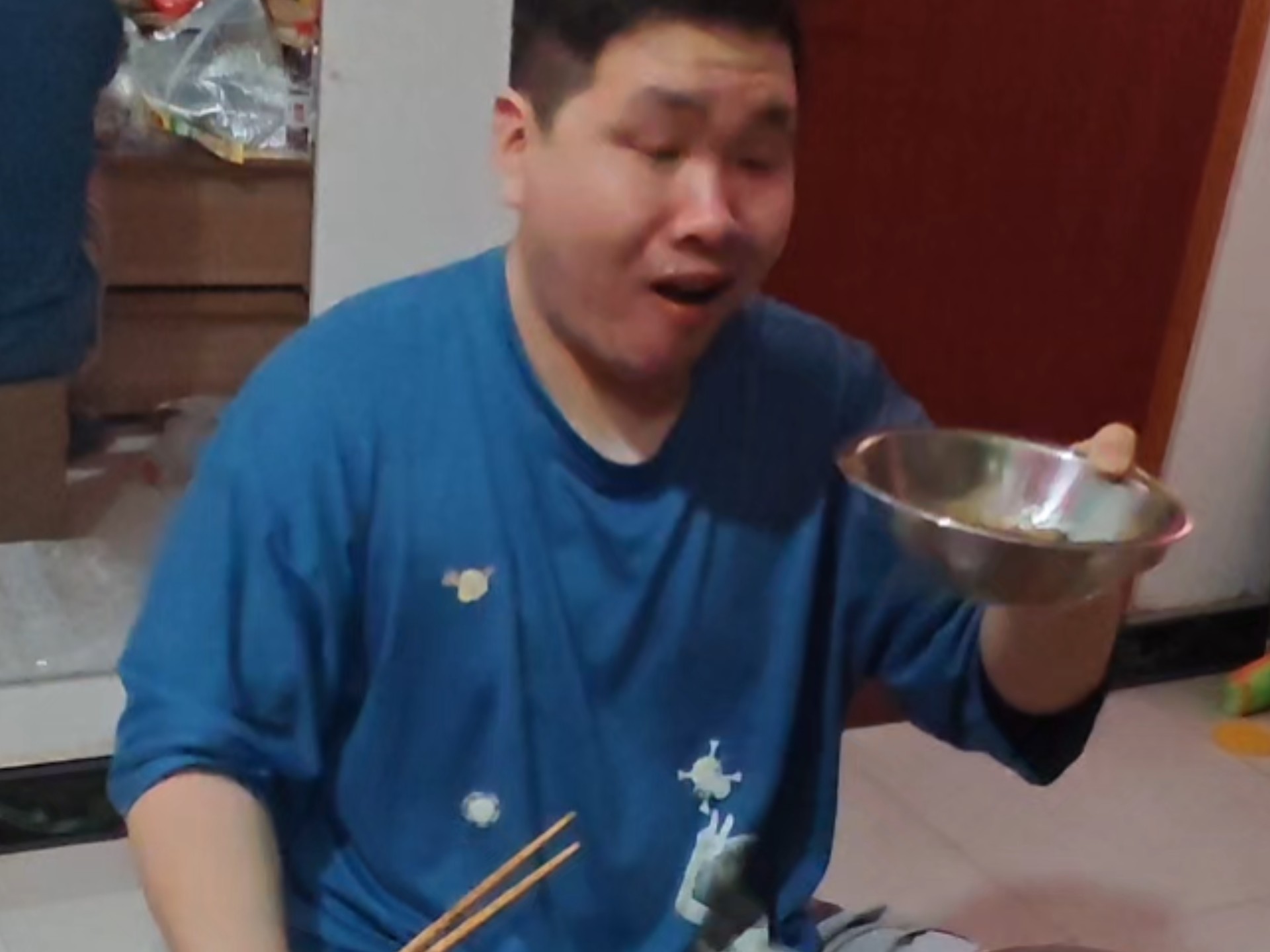 蒙面人竟然剃胡子了 我滴青春结束了