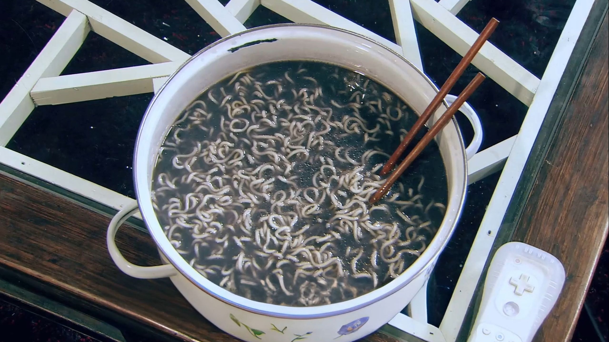 被电影带火的美食：板蓝根泡面配炸鸡啤酒真的很美味
