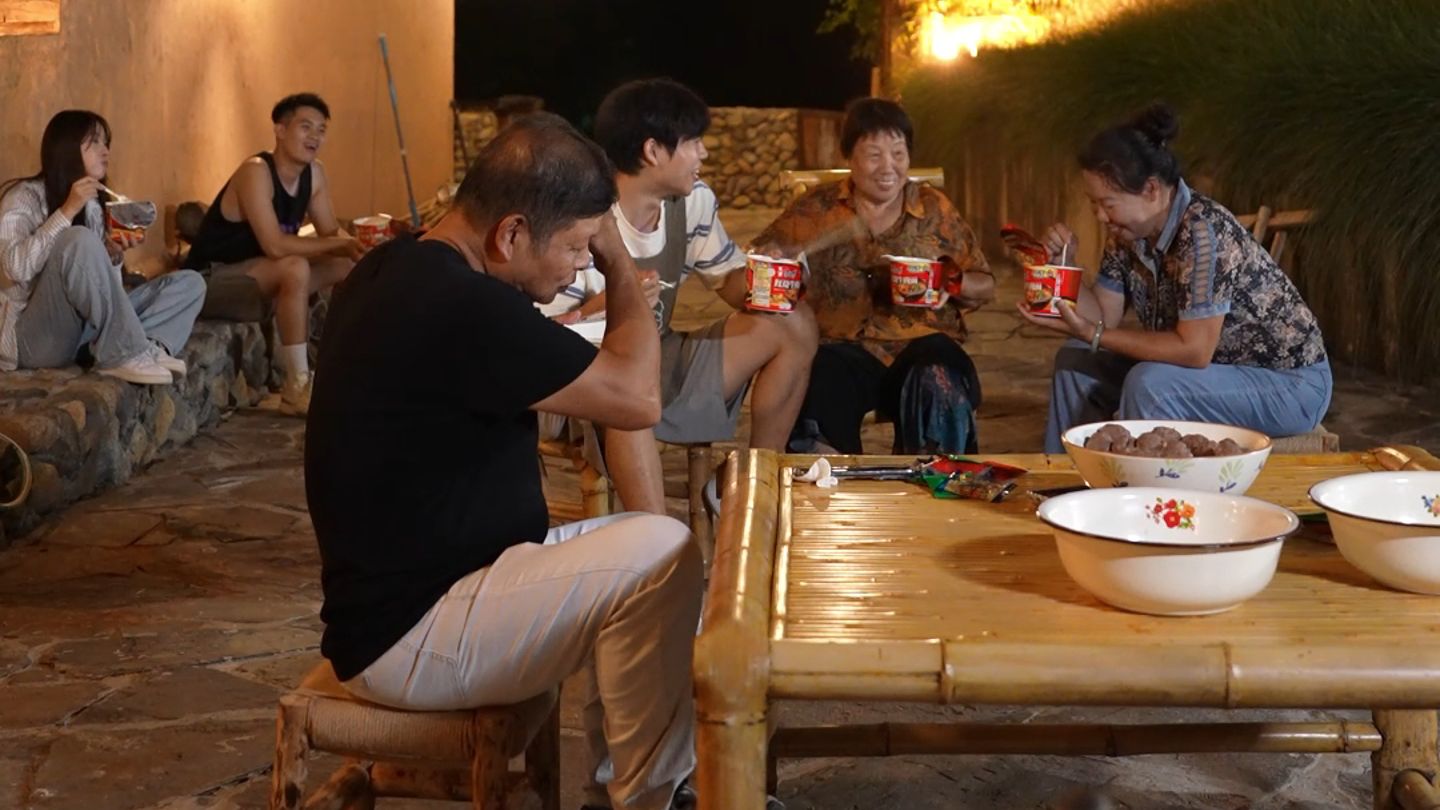 家人总说别人路边卖的“老坛牛肉面”很好吃！今天我也给他们安