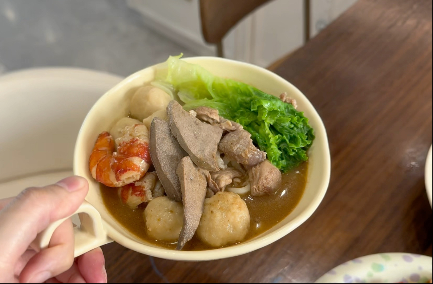 肝味沙茶面搭配冰箱味拆骨肉，孩子很爱吃。