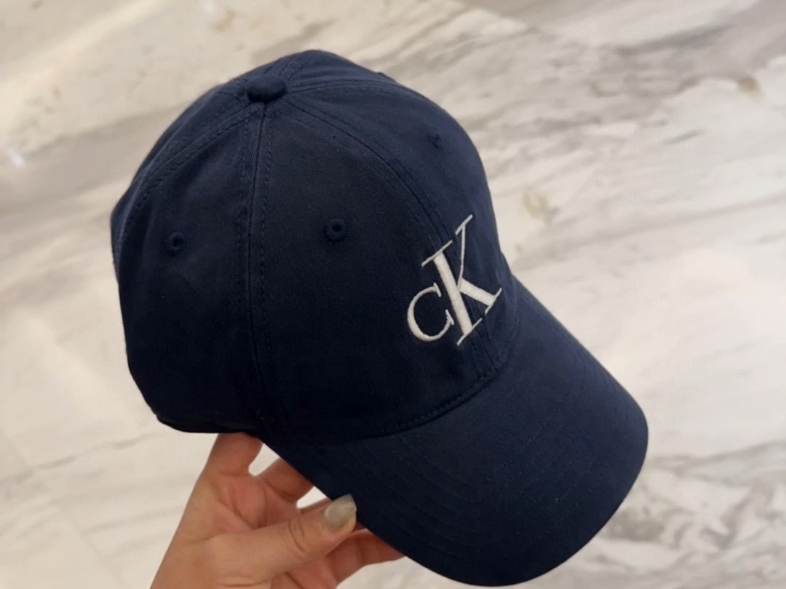 99CK新款棒球帽新推出洗水牛仔系列，休闲百搭衣橱搭配神器