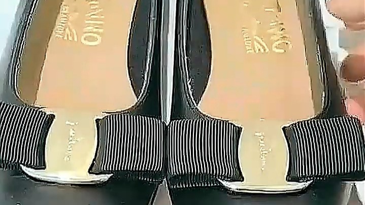 【热门推荐】菲拉格慕女士高跟鞋，优雅舒适！