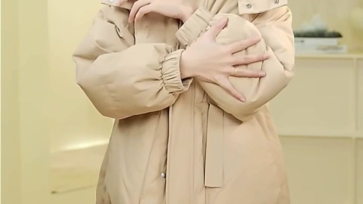 雪中飞羽绒服