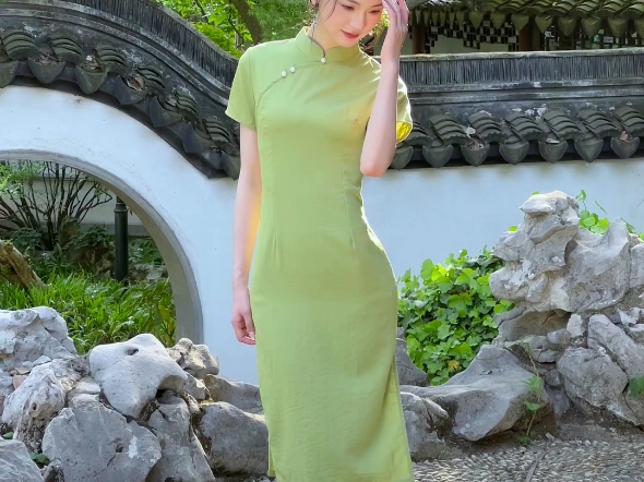 嫩绿色旗袍