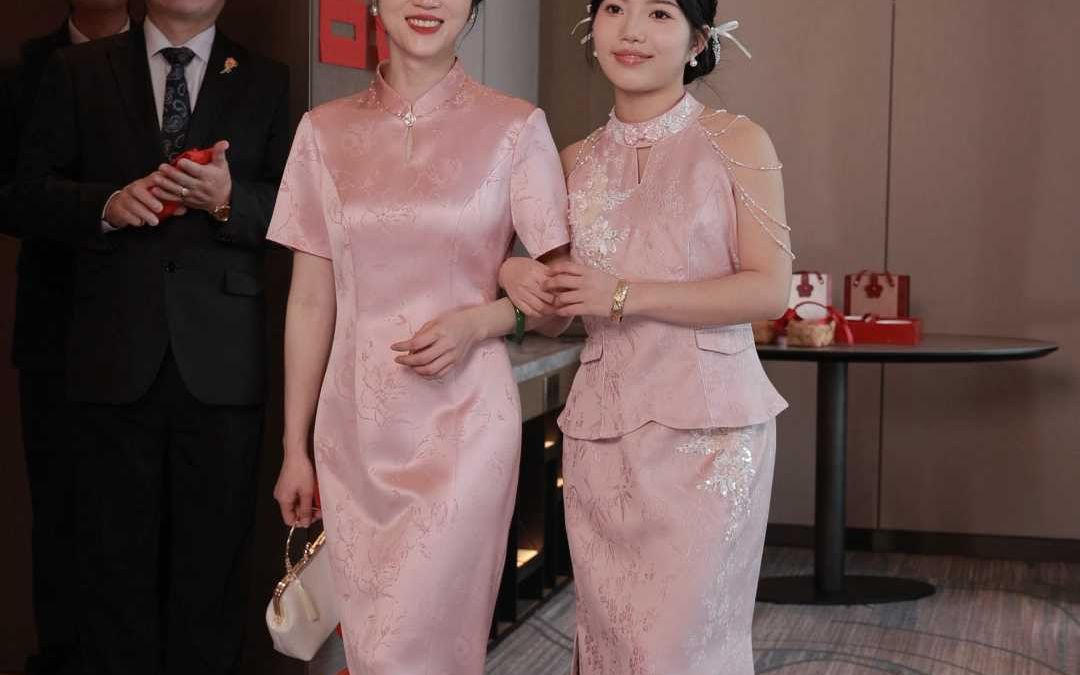 这件礼服把喜婆婆拿捏的妥妥地，好上镜啊！