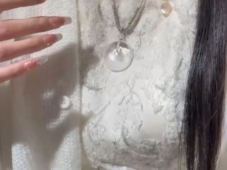白幽灵平安扣·上身实拍   真的超美,喜欢的老婆可以私我哦 白幽灵平安扣·上身实拍   真的超美,喜欢的老婆可以私我哦
