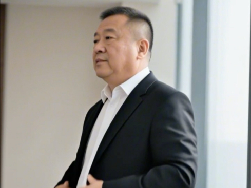 【AI正装大叔】正装大叔展示西装皮鞋黑袜（今天就不让大叔痛苦