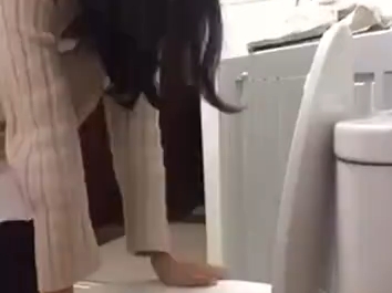 小姐姐生病呕吐
