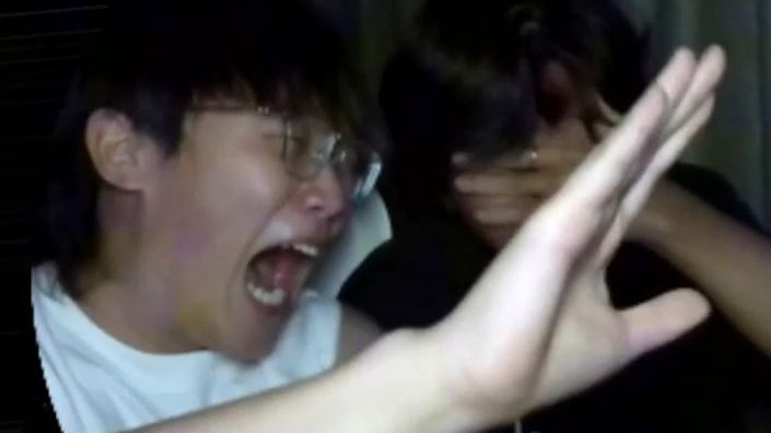 到底是什么东西才会把这俩人吓成这样？！