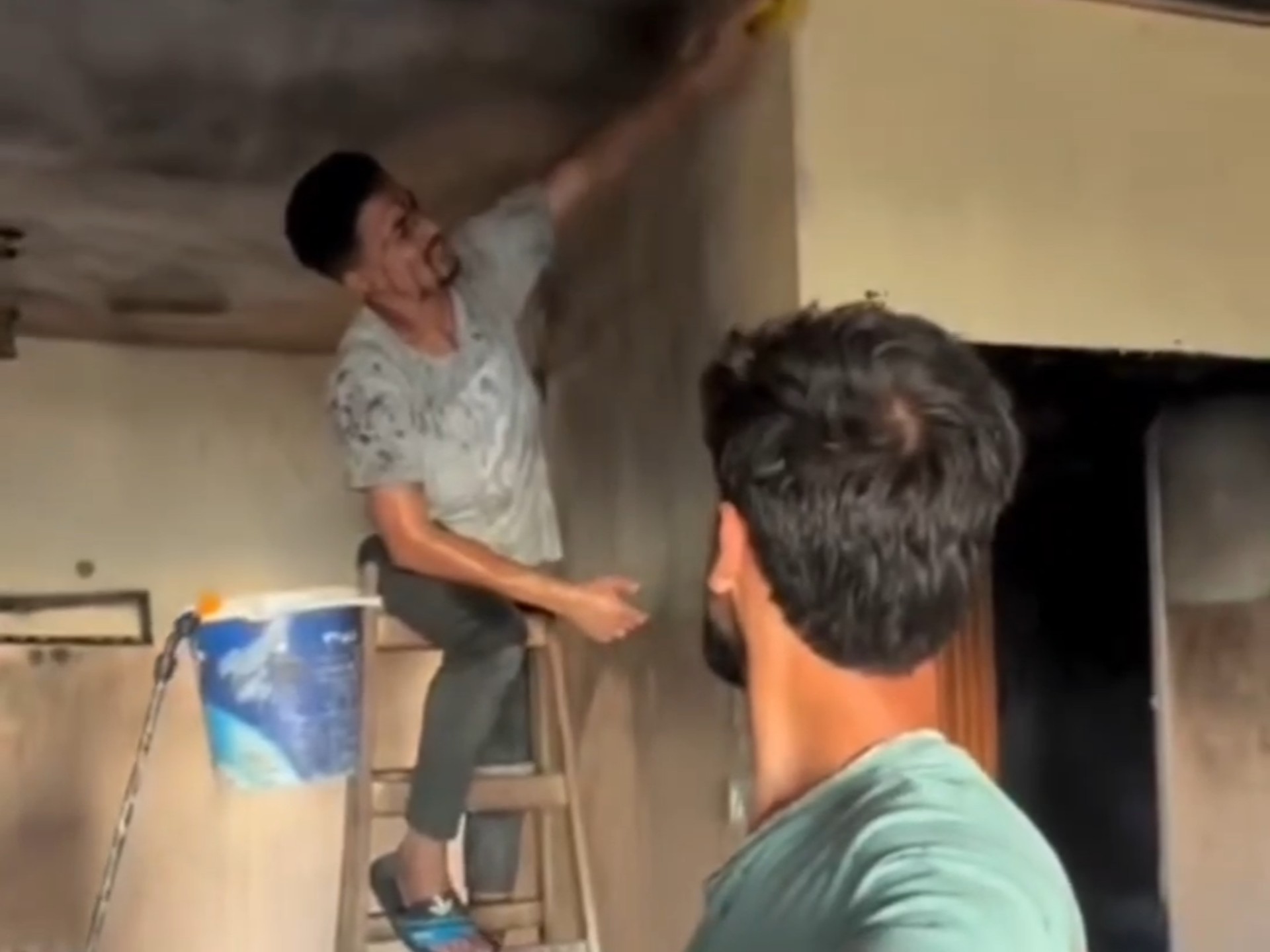 改善一间房屋，住在这里比住帐篷强。