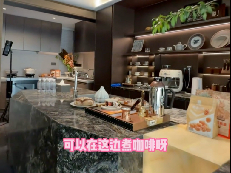 汉口内环别墅，绿城湖畔云庐，下叠毛坯加样板间展示。在售170-19