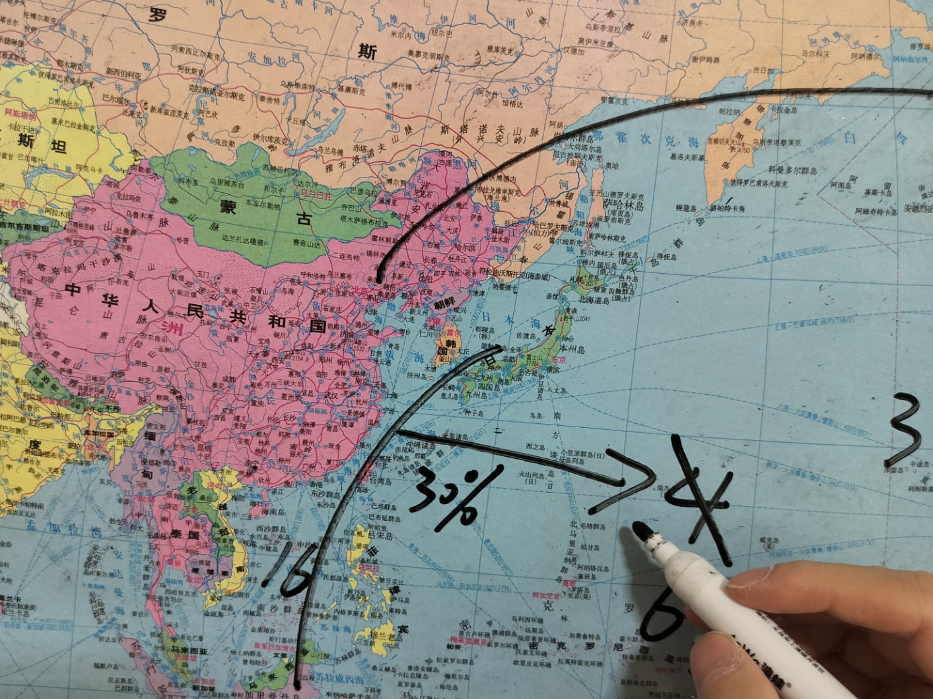 从军事到经济，中美博弈进入决定性时刻，借力打力，通过贸易战进行