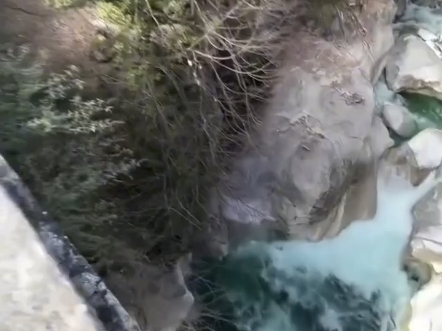 为什么悬崖跳水之前要扔下一块石头 #悬崖跳水 #科普 #奇怪的