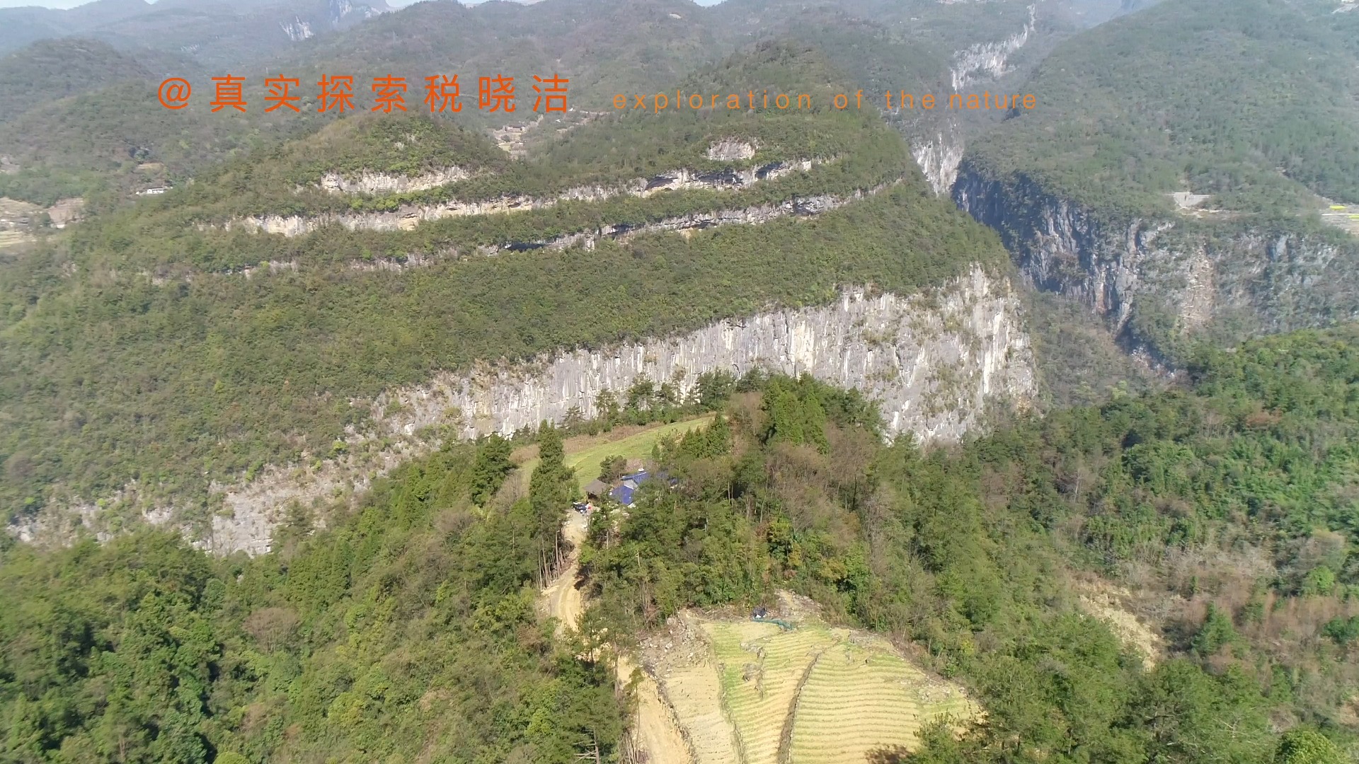 湖南喀斯特与丹霞 017 台地边缘徐家屋场起飞，湖南张家界桑植