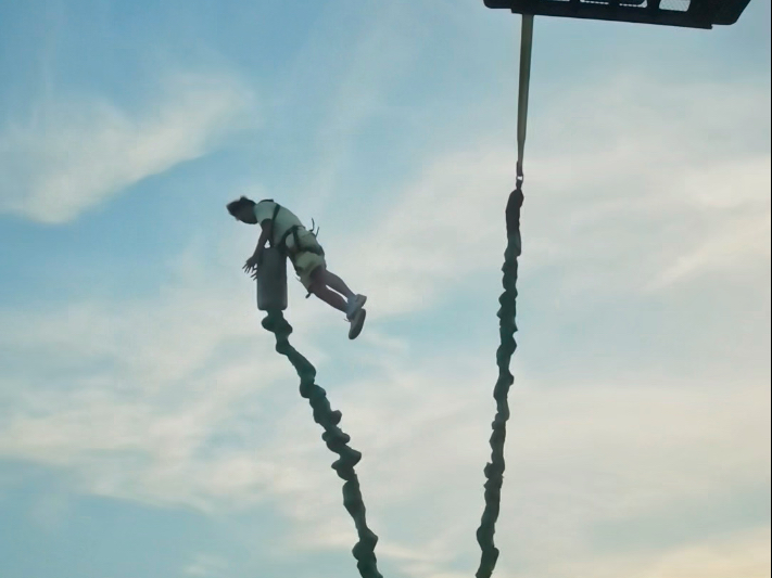 成都欢乐谷蹦极集锦（谋略视频别慌，麦到了就录）