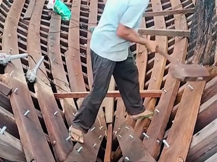 造木船为什么需要用到很多钉子 #造船  #科普  #涨知识