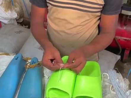 EVA发泡拖鞋的制作过程就像爆爆米花 #涨知识  #拖鞋制作