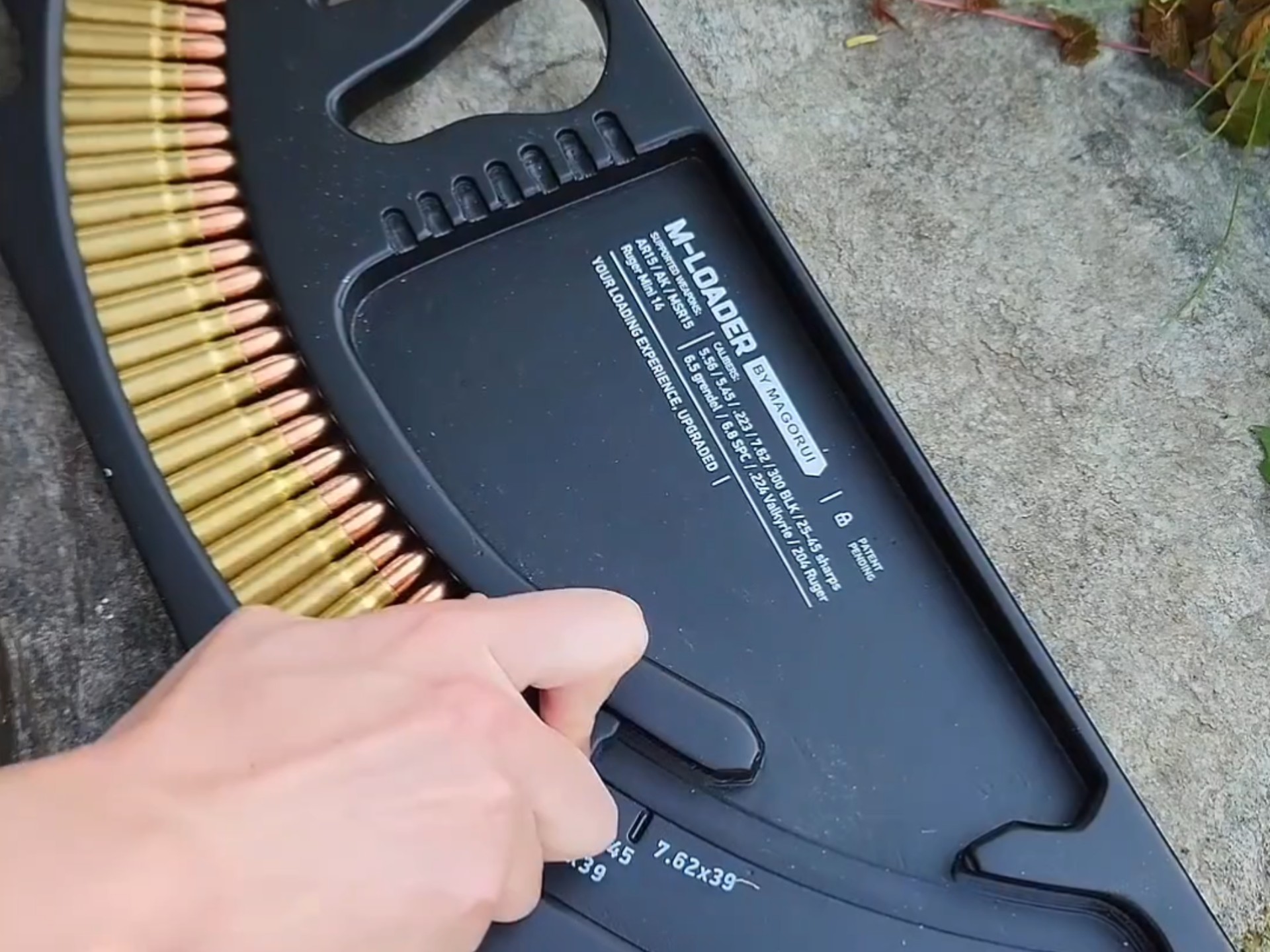 不同类型枪械装弹器：适配与使用技巧！