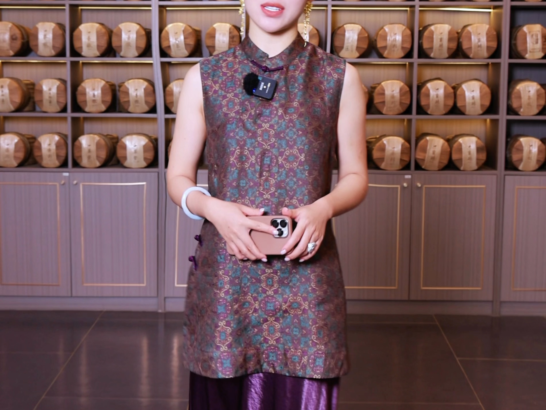 你只顾着赚钱，却忽略了身体健康，最终可能会人财两空。毕竟，没有