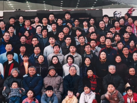 中科院理论所2004年迎春联欢会合影