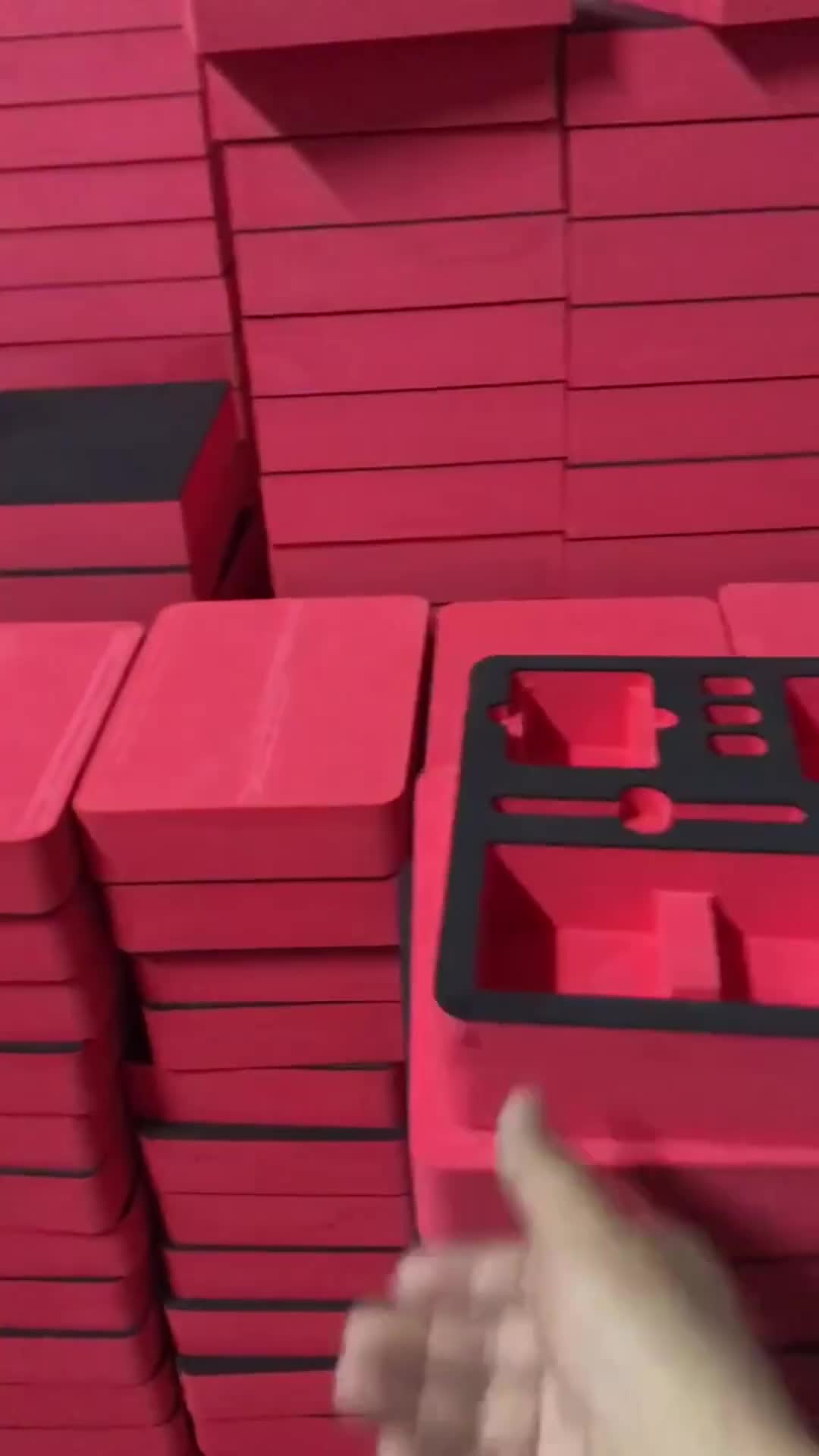 定制 EVA 内衬：防震耐磨，按需打造