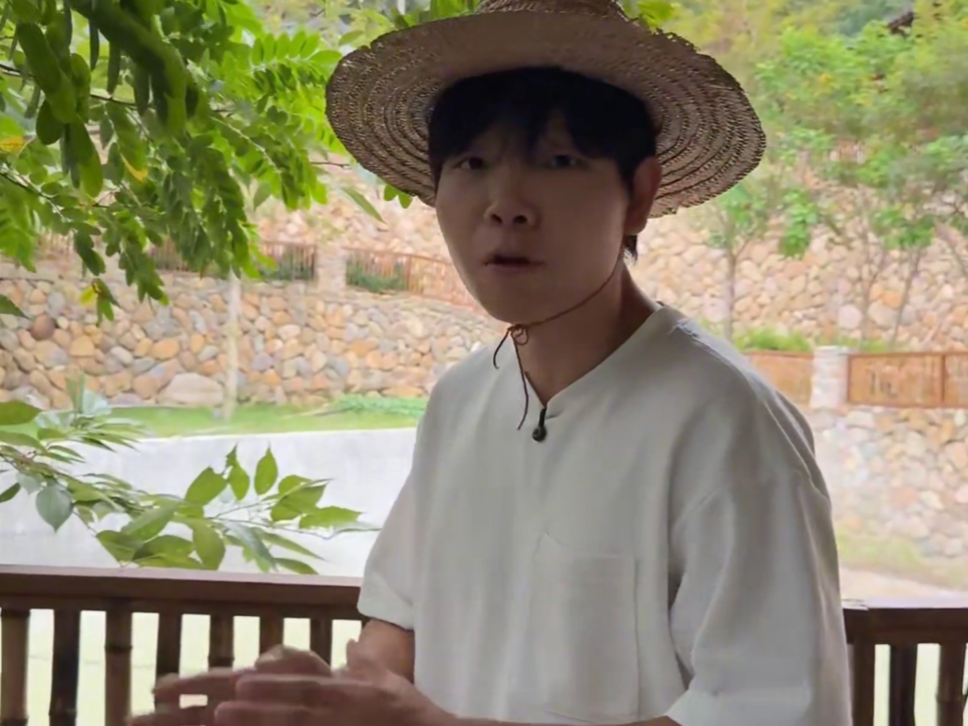 给家里修鱼塘，牵引泉水