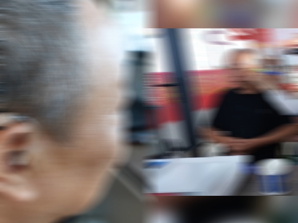 能听见音，但是听不清，那是神经萎缩，越听不见，越得坚持多听听力损