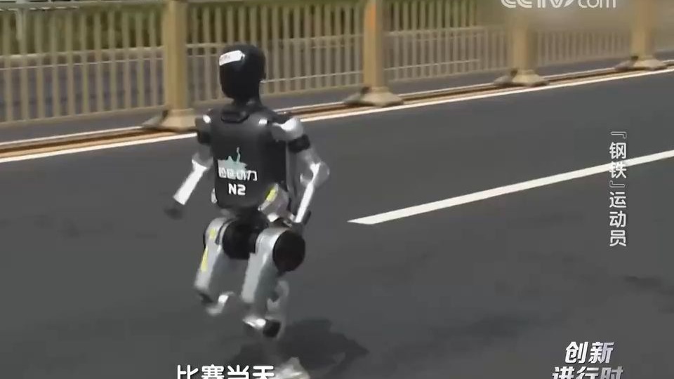 《创新进行时》 “钢铁”运动员