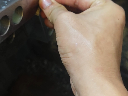 这种活，就是累人，不搞钱，还好我的钴岭粉末冶金丝锥没断，一根干完