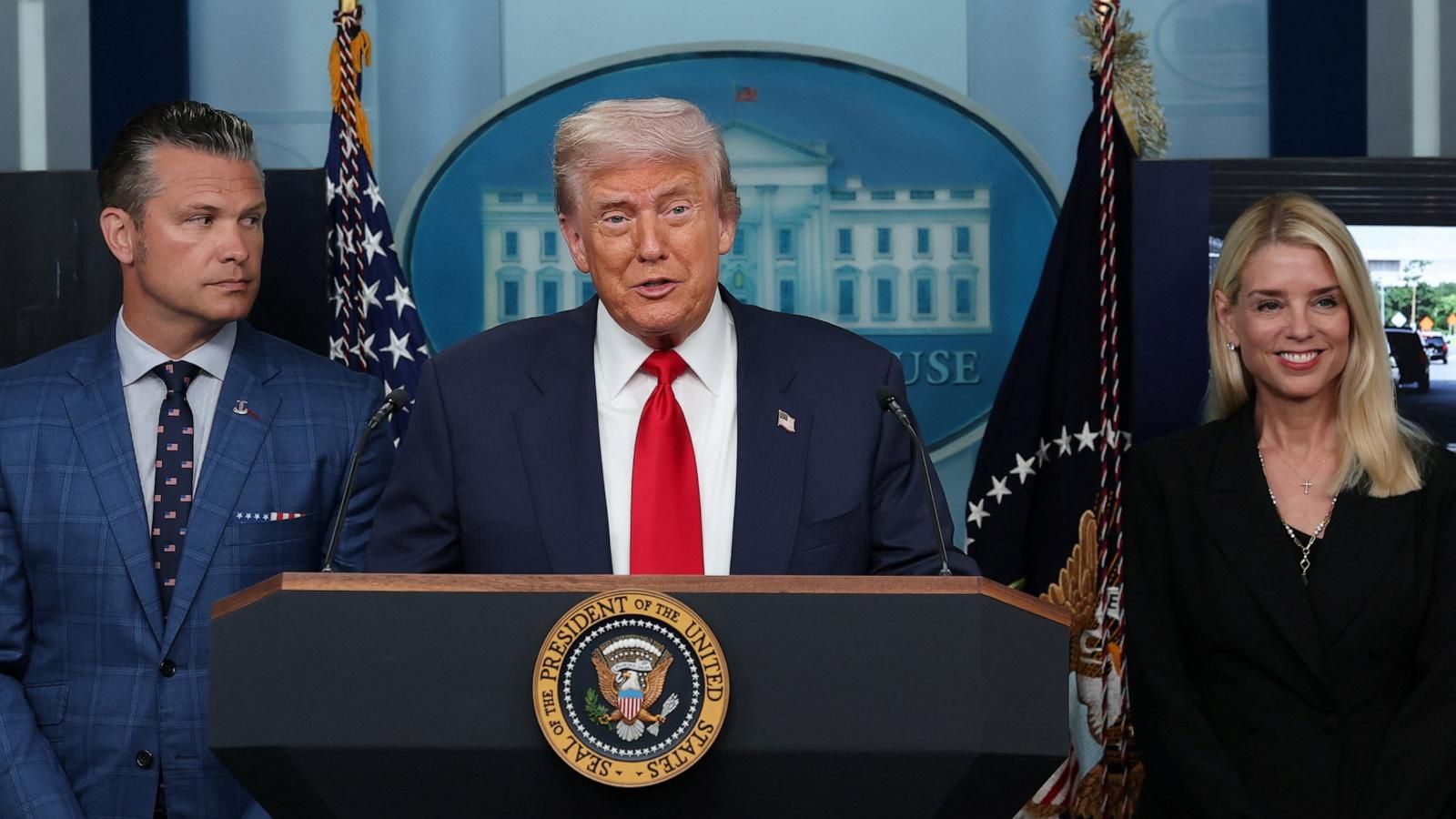 特朗普在华盛顿特区举行有关犯罪问题的新闻发布会