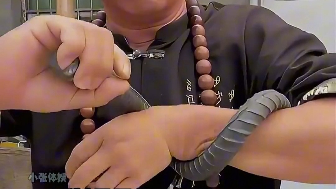 揭秘民间大力士！徒手掰弯罗文钢