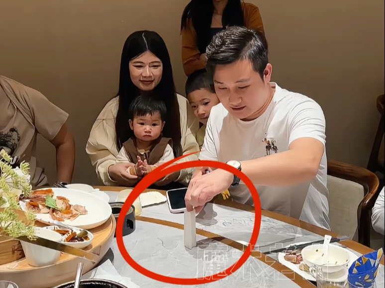吃饭时给亲友露一手，瞬间收获掌声。