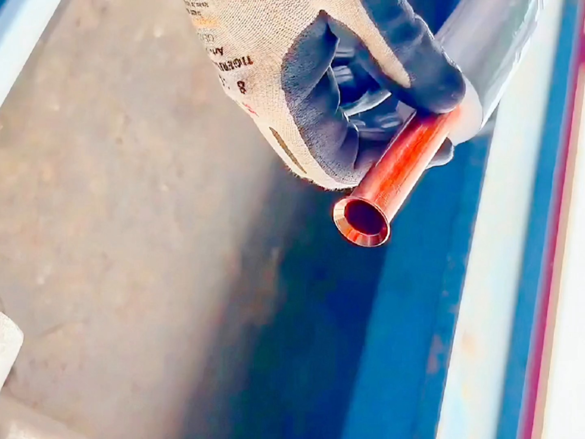 你连喇叭口都不会做，还想当空调工？谁会缺心眼花钱请你去修空调