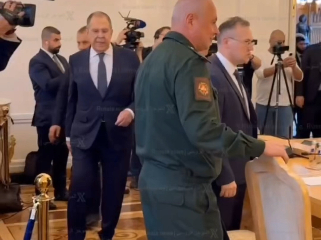 猪拉泥派代表会见俄外长拉夫罗夫。（还要去一个双方交流的视频