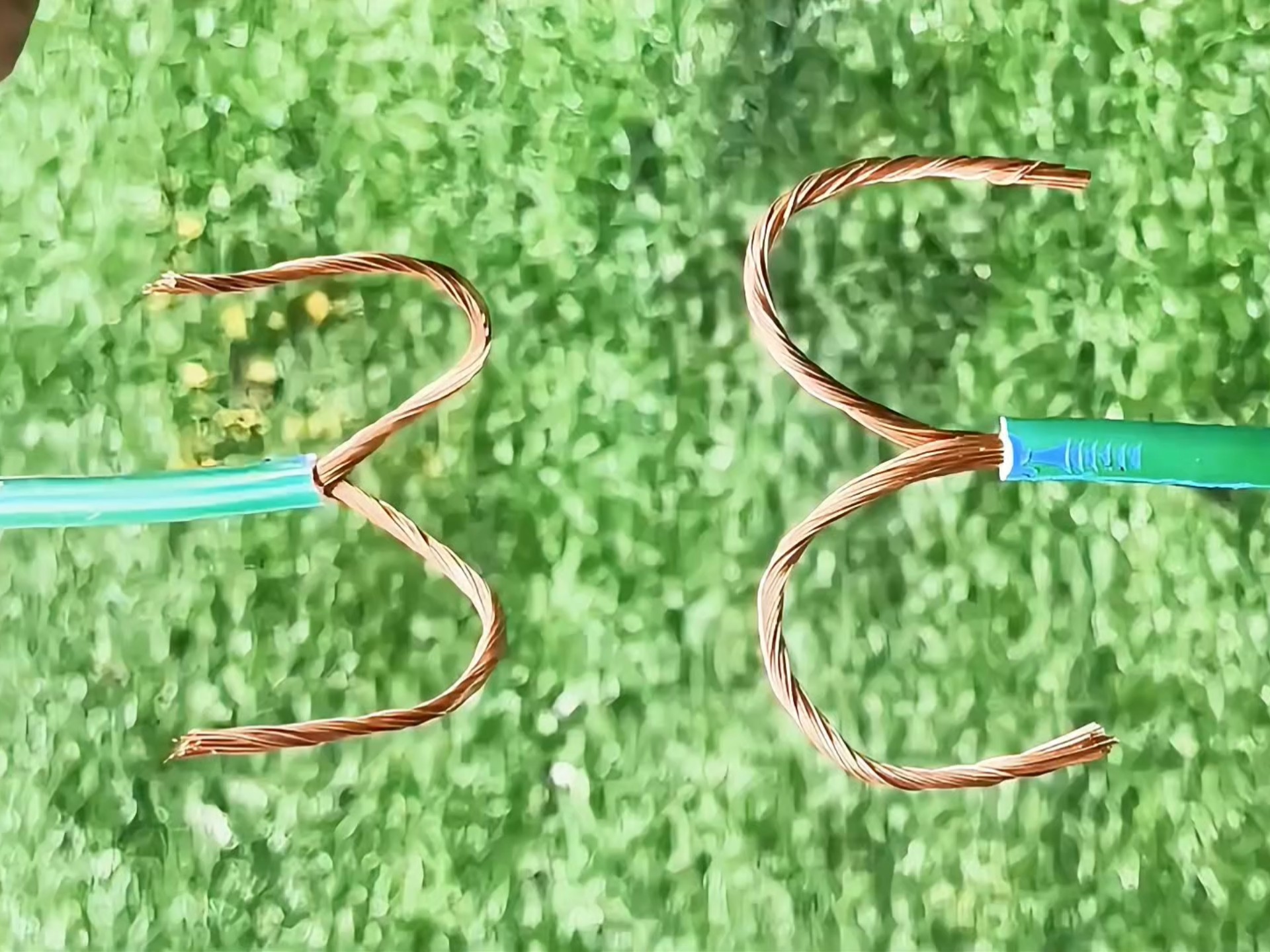 拜了很多电工当老师，都没有学到这么专业的接线方法，太牢固了