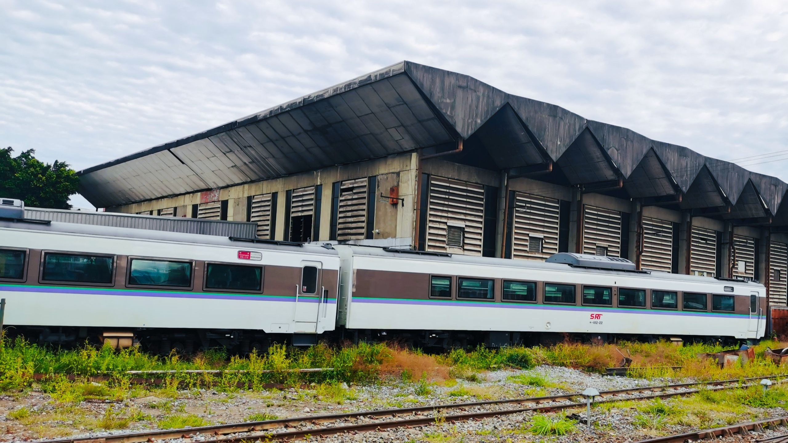 【侧方展望】281次普通列车行经泰国铁路东线曼谷华南蓬站-披